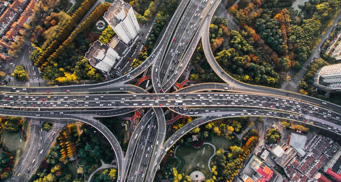 Pogled iz zraka na preobremenjene avtoceste